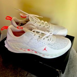 🔥AUTHENTIC Jordan Zoom Trunner Advance Size 10.5 White/Flash Crimson-White🔥